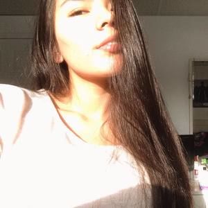 Meet your Posher, Maïna